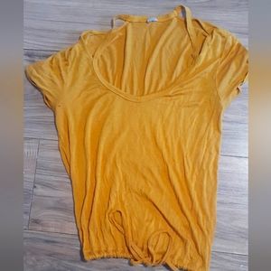 Casual open shoulder/ off shoulder shirt.